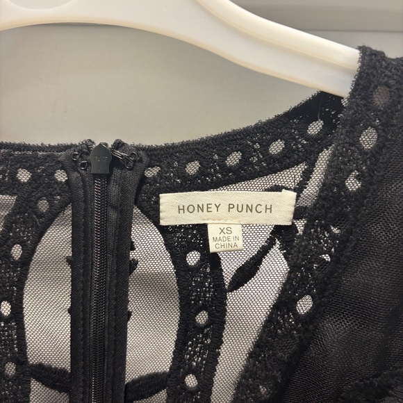 Honey Punch Black Embroidered Lace Long Sleeve V Neck Dress - Picture 8 of 11